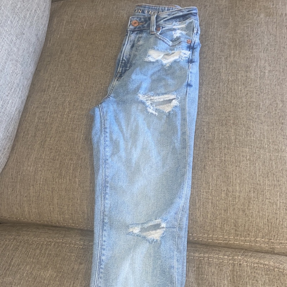 AE Ripped Relaxed Mom Jean - Picture 4 of 15